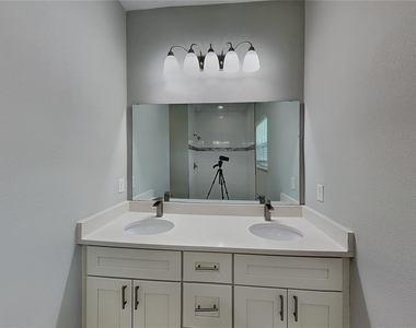 3212 W Marie Drive - Photo Thumbnail 7
