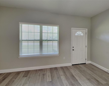 3212 W Marie Drive - Photo Thumbnail 1