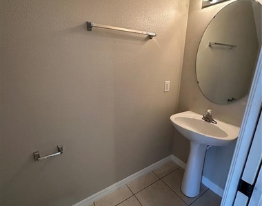 538 Wilton Circle - Photo Thumbnail 8
