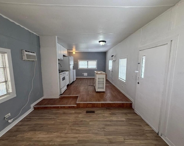 6954 Pompeii Road - Photo Thumbnail 11