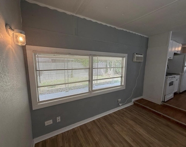 6954 Pompeii Road - Photo Thumbnail 12