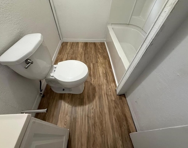 6954 Pompeii Road - Photo Thumbnail 18