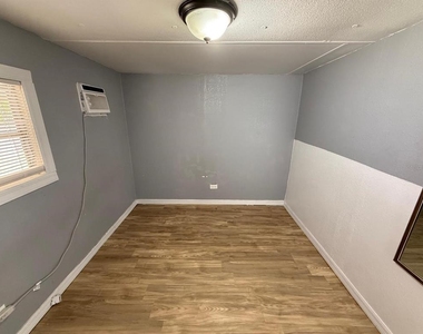 6954 Pompeii Road - Photo Thumbnail 14