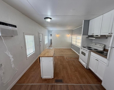 6954 Pompeii Road - Photo Thumbnail 7
