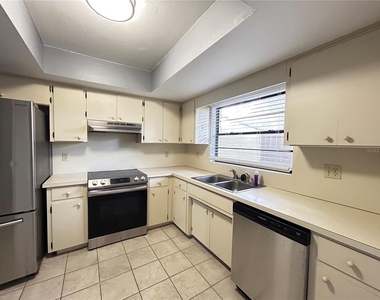 1026 Medinah Drive - Photo Thumbnail 4