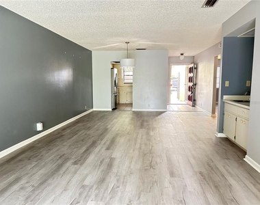 1026 Medinah Drive - Photo Thumbnail 8