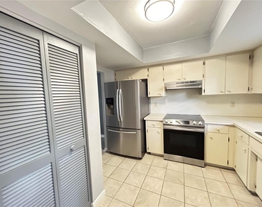 1026 Medinah Drive - Photo Thumbnail 5