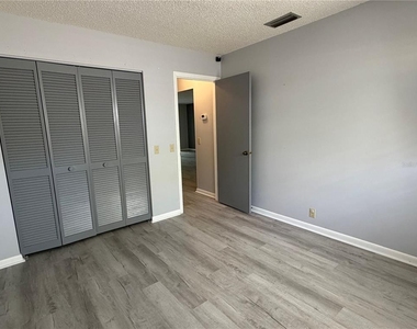 1026 Medinah Drive - Photo Thumbnail 15