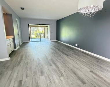 1026 Medinah Drive - Photo Thumbnail 6