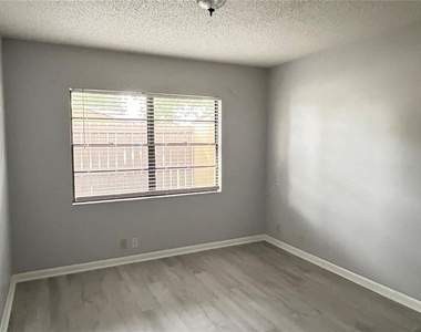 1026 Medinah Drive - Photo Thumbnail 14