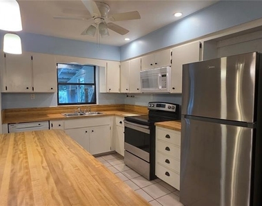 17451 Southside Court - Photo Thumbnail 4