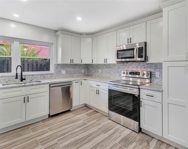 501 Hunter Circle - Photo Thumbnail 16