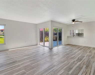 501 Hunter Circle - Photo Thumbnail 5