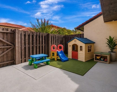 501 Hunter Circle - Photo Thumbnail 33