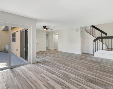 501 Hunter Circle - Photo Thumbnail 6