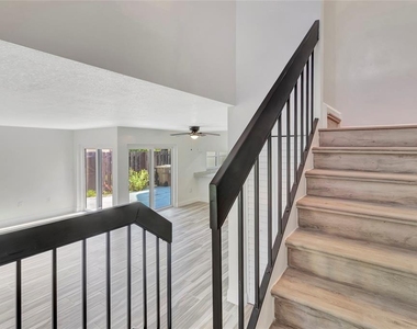 501 Hunter Circle - Photo Thumbnail 18
