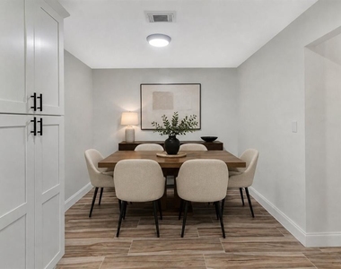 501 Hunter Circle - Photo Thumbnail 13