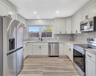 501 Hunter Circle - Photo Thumbnail 14