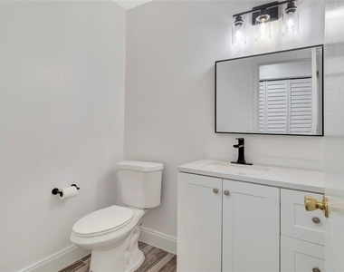 501 Hunter Circle - Photo Thumbnail 29