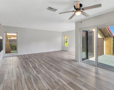 501 Hunter Circle - Photo Thumbnail 7