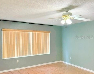 12 Fallen Oak Lane - Photo Thumbnail 10