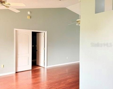 12 Fallen Oak Lane - Photo Thumbnail 7