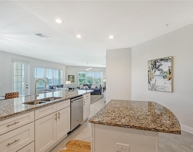 7930 34th Avenue W - Photo Thumbnail 4