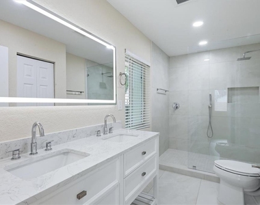 2151 Euclid Terrace - Photo Thumbnail 20