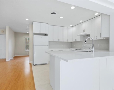 2151 Euclid Terrace - Photo Thumbnail 5