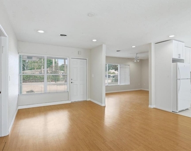 2151 Euclid Terrace - Photo Thumbnail 6