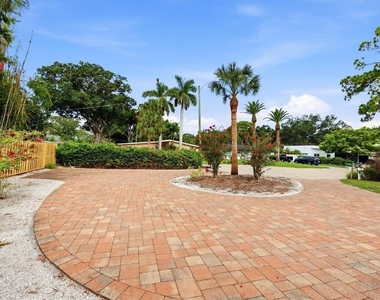 2151 Euclid Terrace - Photo Thumbnail 2