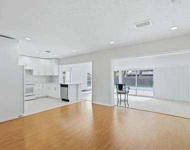 2151 Euclid Terrace - Photo Thumbnail 10