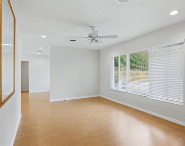 2151 Euclid Terrace - Photo Thumbnail 8