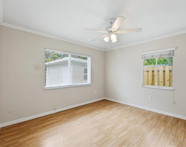 2151 Euclid Terrace - Photo Thumbnail 17