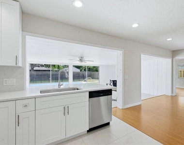 2151 Euclid Terrace - Photo Thumbnail 11