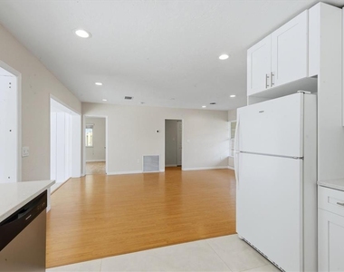 2151 Euclid Terrace - Photo Thumbnail 12