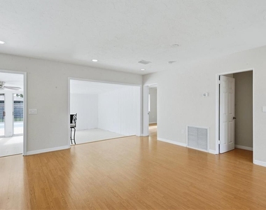 2151 Euclid Terrace - Photo Thumbnail 9