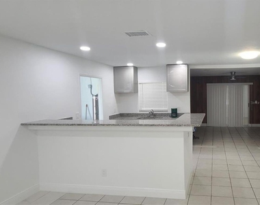1108 59th Avenue Drive W - Photo Thumbnail 1