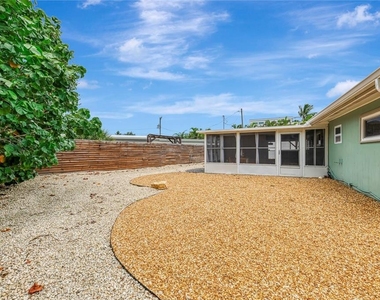 4626 Gleason Avenue - Photo Thumbnail 35