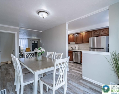 757 Benton Street - Photo Thumbnail 4