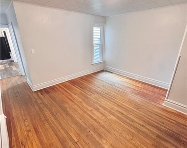 1049 W Tilghman Street - Photo Thumbnail 3