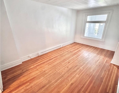 1049 W Tilghman Street - Photo Thumbnail 2