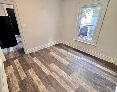 1049 W Tilghman Street - Photo Thumbnail 7