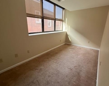 528 N New Street - Photo Thumbnail 7