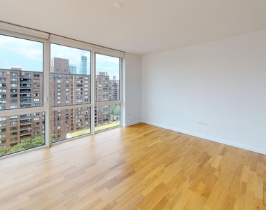 808 Columbus Ave - Photo Thumbnail 2