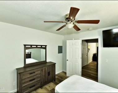 6806 Alameda Avenue - Photo Thumbnail 14