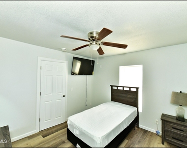 6806 Alameda Avenue - Photo Thumbnail 13