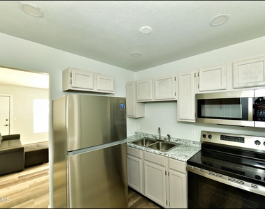 6806 Alameda Avenue - Photo Thumbnail 9