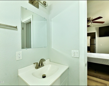 6806 Alameda Avenue - Photo Thumbnail 16