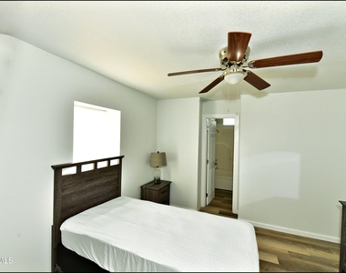 6806 Alameda Avenue - Photo Thumbnail 10